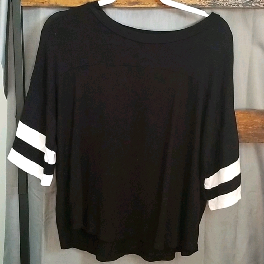 Very cute like new comfy tee!!!